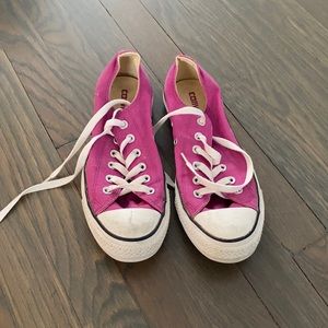 LIKE NEW magenta converse